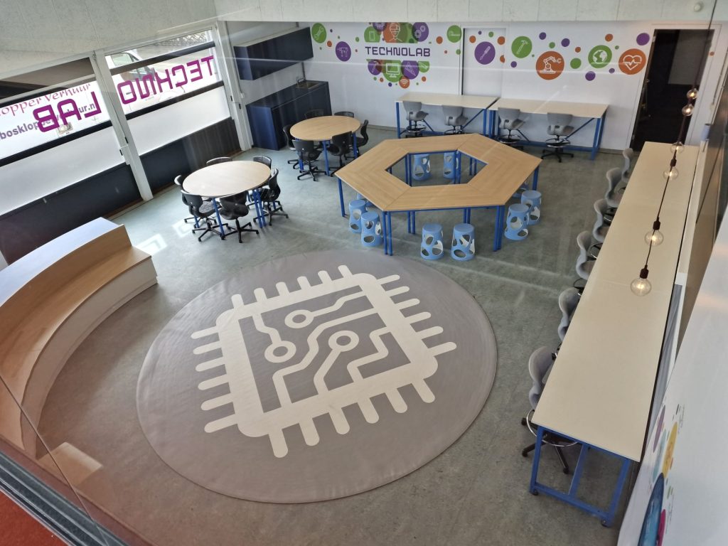 Foto-Lindecollege-Technolab-Buss-1-1024x768
